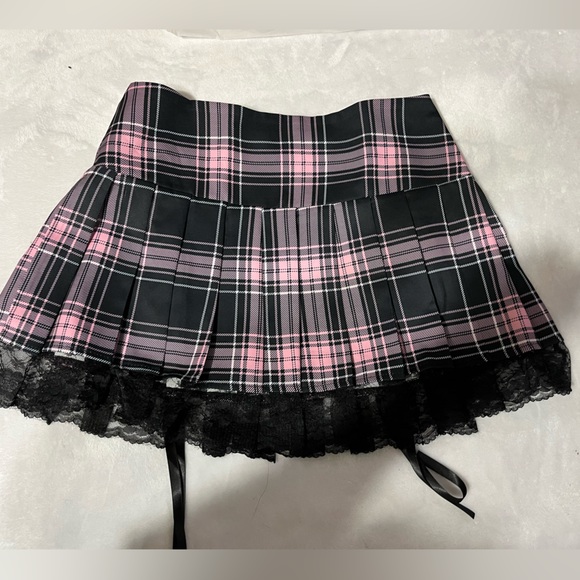 Pink plaid miniskirt - Picture 2 of 4